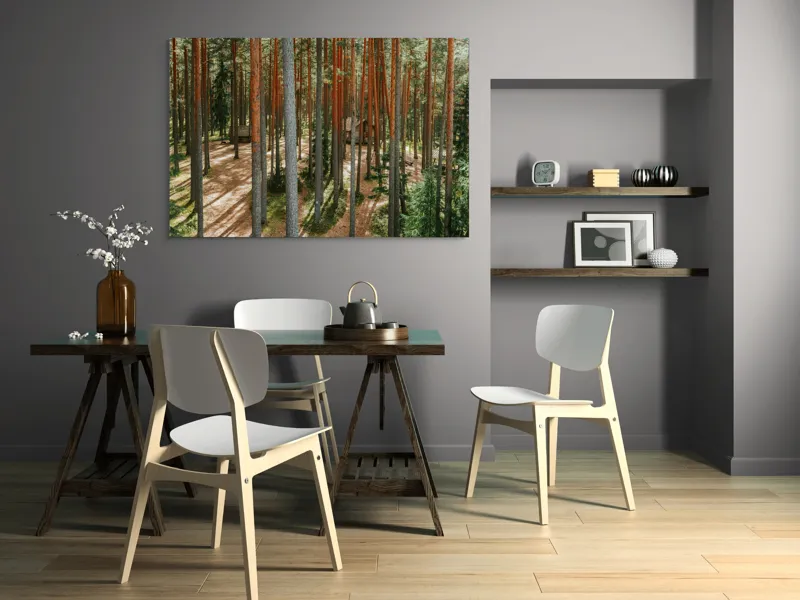 Tablou Canvas, "Coliba ascunsă în pădurea deasă", Pădure, Copaci, Cabane, Lumină, Umbre, Natură, Timp, Liniște, Verdeață, Trunchiuri, 150 x 100 cm – poza 5