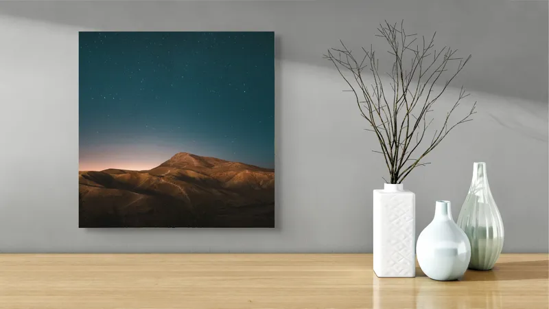 Tablou Canvas, "Liniștea nopții peste dealuri luminoase", Stele, Cer, Coline, Munți, Lumină, Noapte, Peisaj, Natura, 50 x 50 cm – poza 3