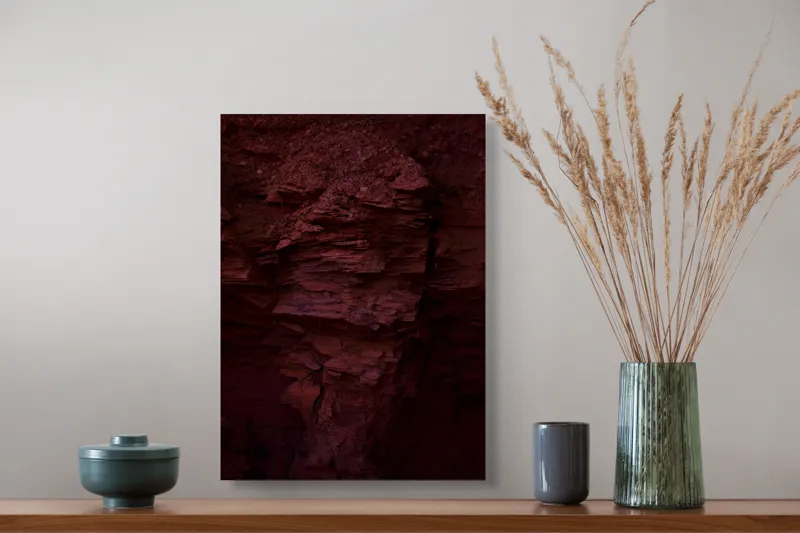 Tablou Canvas, "Straturi de rocă roșie în amurg", Rugozitate, Textură, Straturi, Roșu-Închis, Eroziune, Natură, Mineral., 39 x 54 cm – poza 3