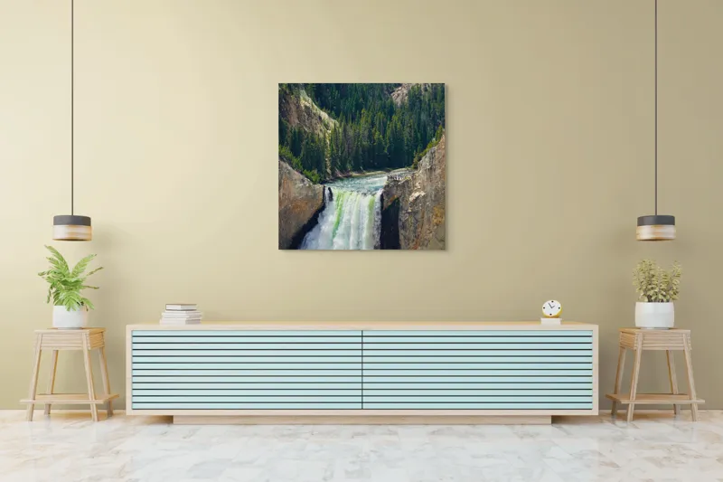 Tablou Canvas, "Cascada în sălbăticia munților verzi", Cascade, Pădure, Stânci, Râu, Verde, Natură, Grandios, Peisaj, Aerian., 100 x 100 cm – poza 5