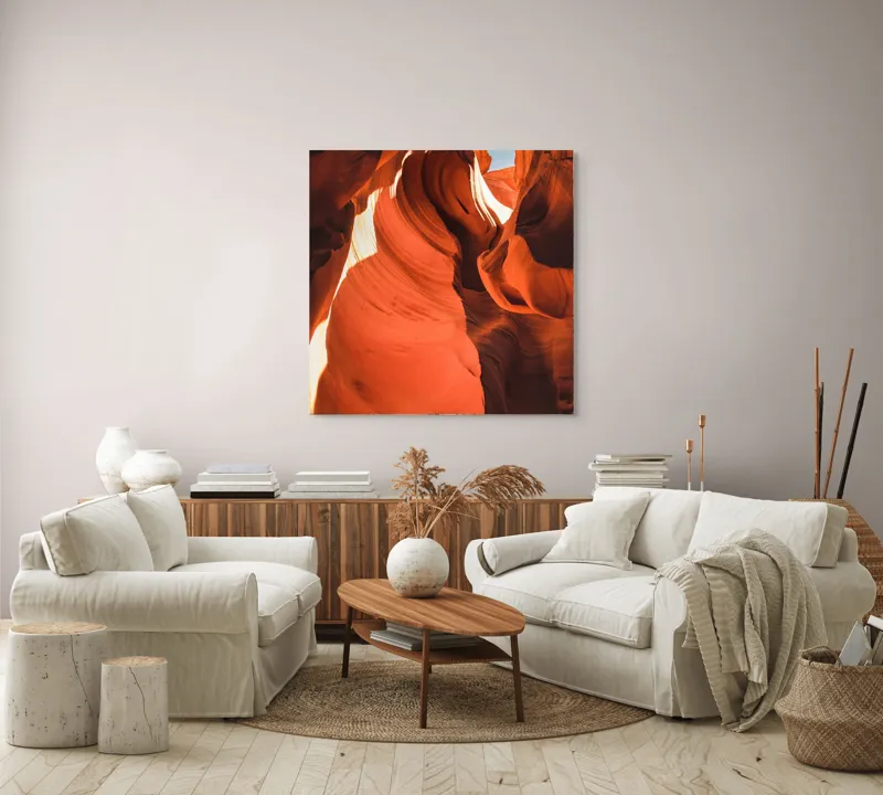 Tablou Canvas, "Lumina dansând printre stânci roșii", Curbe, Nisip, Umbre, Lumini, Straturi, Portocaliu, Albastru, Forma, Adancime, Texturi, 100 x 100 cm – poza 3
