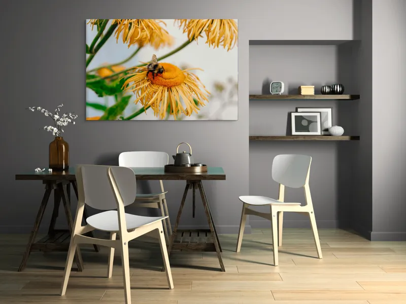 Tablou Canvas, "Albina și floarea galbenă luminoasă", Floare, Albina, Galben, Verde, Frunziș, Natură, Polenizare, Petale, Delicatețe, 150 x 100 cm – poza 5