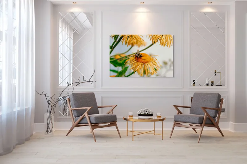 Tablou Canvas, "Albina și floarea galbenă luminoasă", Floare, Albina, Galben, Verde, Frunziș, Natură, Polenizare, Petale, Delicatețe, 150 x 100 cm – poza 7