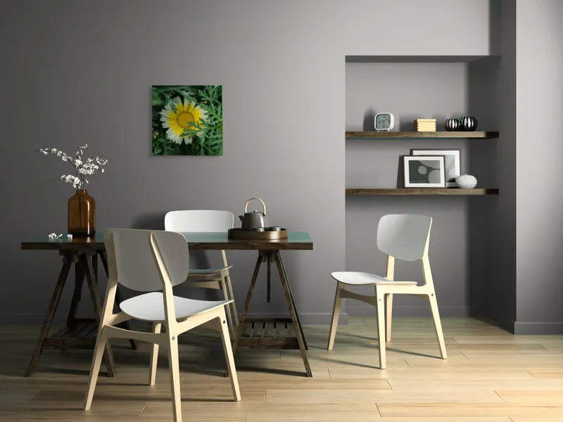 Tablou Canvas, "Floare radiantă ascunsă în frunze", Floare, Margareta, Picături, Frunze, Verde, Galben, Umiditate, Natură, Delicat, Plante, 50 x 50 cm – poza 8