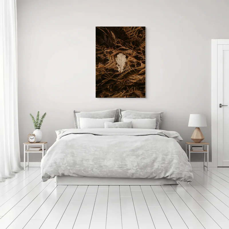 Tablou Canvas, "Frunza de stejar în covorul toamnei", Frunze, Toamnă, Contrast, Natură, Textură, Cădere, Întuneric, Simplitate, 70 x 100 cm – poza 3