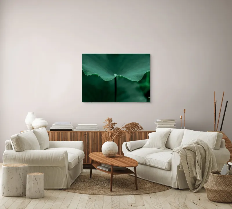 Tablou Canvas, "Ritm de picături pe frunză verde", Verde, Frunze, Picături, Rouă, Natură, Serenitate., 100 x 70 cm – poza 3