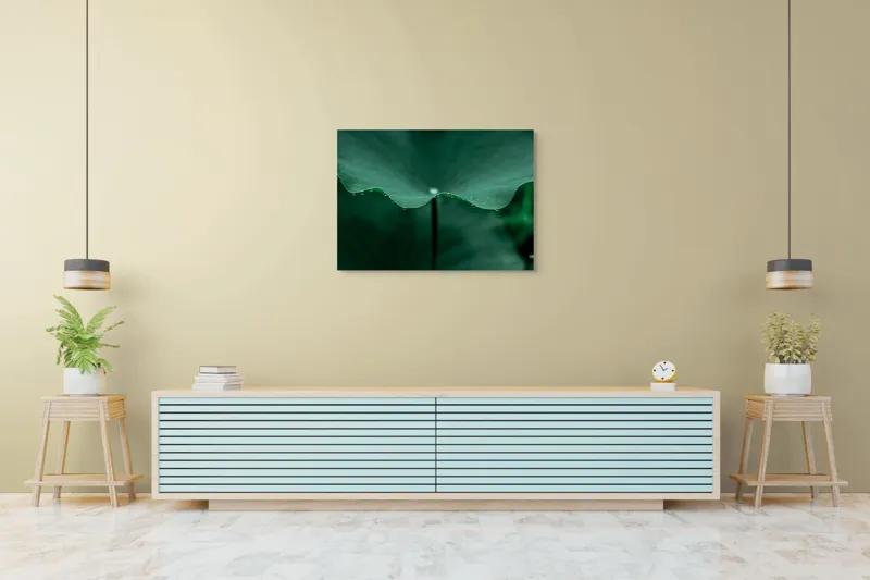 Tablou Canvas, "Ritm de picături pe frunză verde", Verde, Frunze, Picături, Rouă, Natură, Serenitate., 100 x 70 cm – poza 4