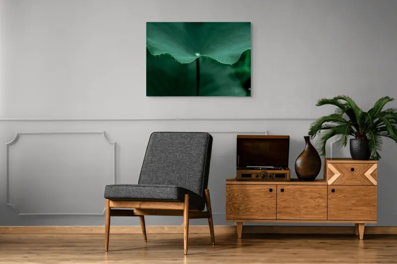 Tablou Canvas, "Ritm de picături pe frunză verde", Verde, Frunze, Picături, Rouă, Natură, Serenitate., 100 x 70 cm – poza 8