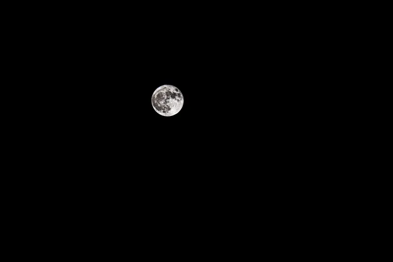 Tablou Canvas, "Luna strălucind în noapte adâncă", Lună, Lumină, Mister, Noapte, Cer, Frumusețe, Tranquilitate, Întuneric, 39 x 26 cm – poza 2