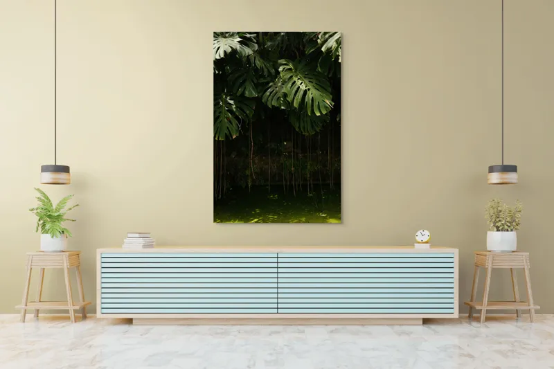 Tablou Canvas, "Monstera în lumina liniștită a pădurii", Frunze, Liane, Umbre, Verde, Jungle, Mister, Tropical, Răcoare, 100 x 150 cm – poza 4