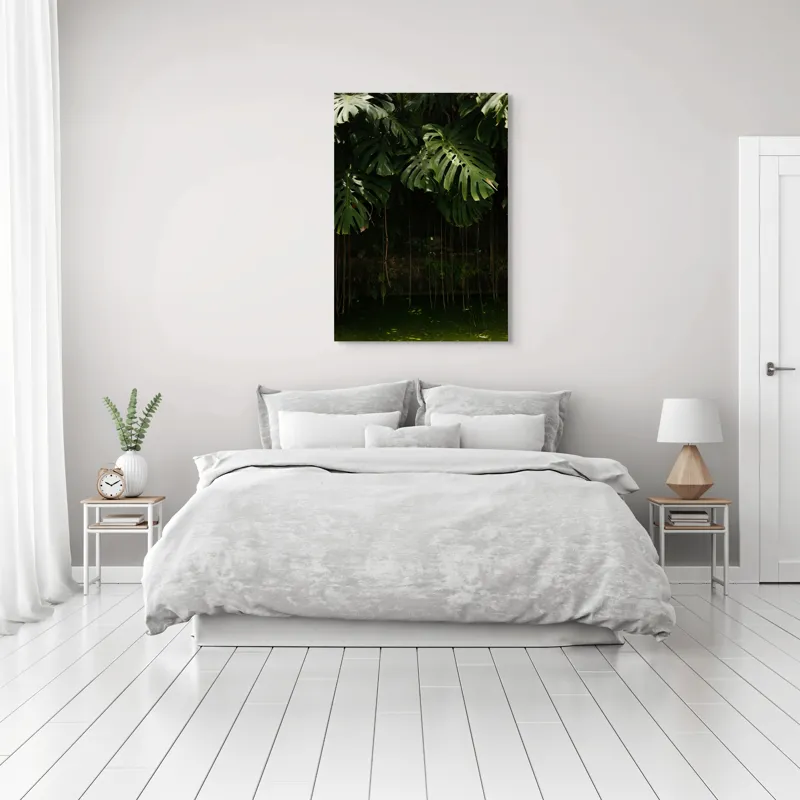 Tablou Canvas, "Monstera în lumina liniștită a pădurii", Frunze, Liane, Umbre, Verde, Jungle, Mister, Tropical, Răcoare, 70 x 100 cm – poza 3