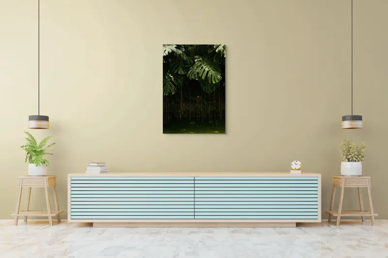 Tablou Canvas, "Monstera în lumina liniștită a pădurii", Frunze, Liane, Umbre, Verde, Jungle, Mister, Tropical, Răcoare, 70 x 100 cm – poza 5