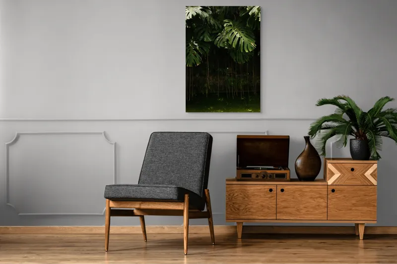 Tablou Canvas, "Monstera în lumina liniștită a pădurii", Frunze, Liane, Umbre, Verde, Jungle, Mister, Tropical, Răcoare, 70 x 100 cm – poza 6
