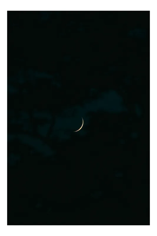 Tablou Canvas, "Semiluna pe cerul adânc al nopții", Crescent, Night, Sky, Darkness, Mystery, 39 x 54 cm