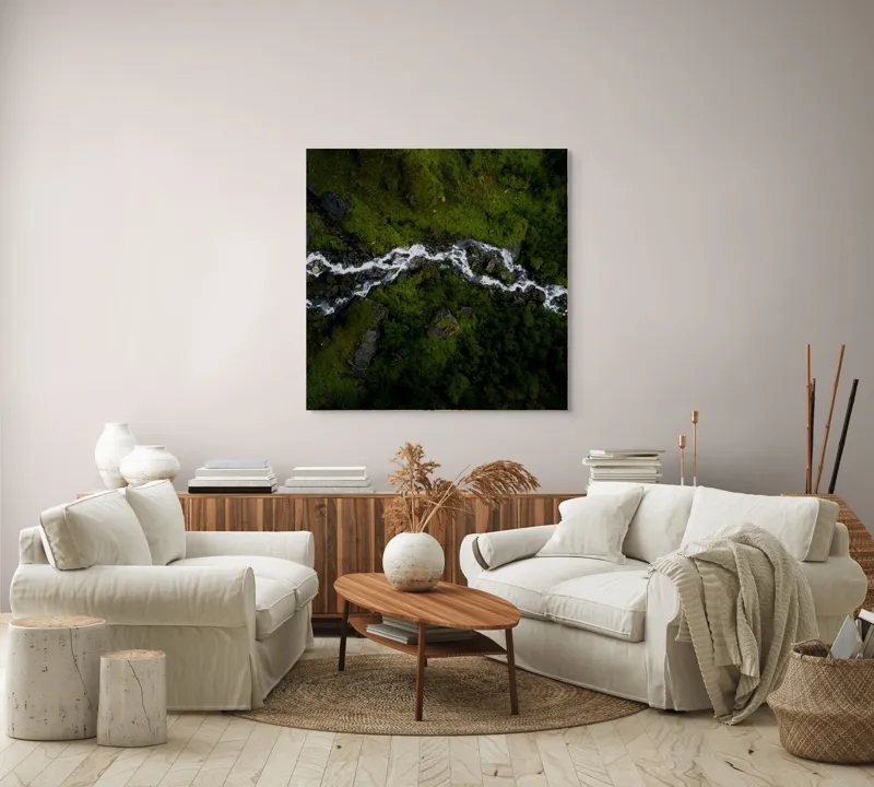 Tablou Canvas, "Râul serpuind printre munți verzi", Curgere, Pădure, Verdeață, Pietre, Râu, Natură, Peisaj, Vedere, Aeriană, Frumusețe, 100 x 100 cm – poza 3