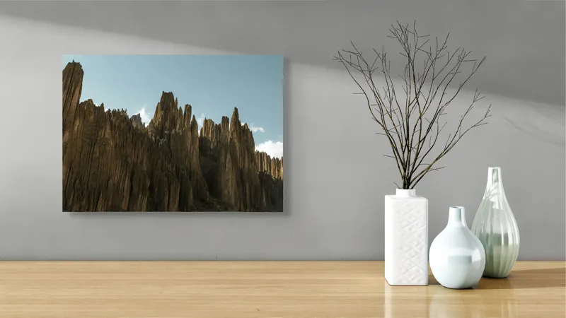 Tablou Canvas, "Piscurile stâncoase sub cer albastru", Scut, Creste, Ascuțite, Spectaculoase, Impunătoare, Naturale, Magnifice, Stâncoase, Majestuoase, Tăcute, 54 x 39 cm – poza 3