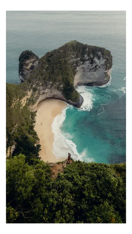 Tablou Canvas, "Priveliște spectaculoasă la mare de smarald", Ocean, Plajă, Stânci, Valuri, Vegetație, Cer, Peisaj, Persoană, Culoare., 70 x 100 cm