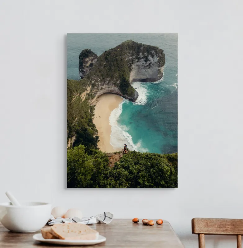 Tablou Canvas, "Priveliște spectaculoasă la mare de smarald", Ocean, Plajă, Stânci, Valuri, Vegetație, Cer, Peisaj, Persoană, Culoare., 50 x 70 cm – poza 3