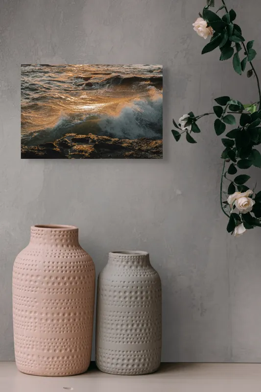 Tablou Canvas, "Valurile mării la apusul soarelui", Valuri, Apus, Spumă, Stânci, Ocean, Reflexii, Aurii, Tensiune, Natură, Dinamică, 39 x 26 cm – poza 4