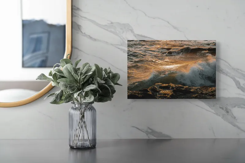 Tablou Canvas, "Valurile mării la apusul soarelui", Valuri, Apus, Spumă, Stânci, Ocean, Reflexii, Aurii, Tensiune, Natură, Dinamică, 39 x 26 cm – poza 5