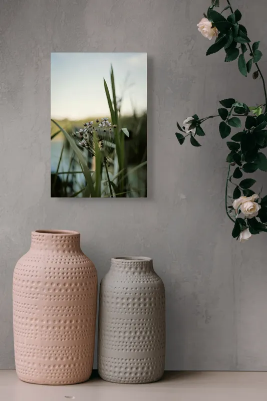 Tablou Canvas, "Flori delicate lângă apă liniștită", Flori, Iarbă, Apă, Cer, Peisaj, Natură, Verde, Lumină, Delicat, Blând., 26 x 39 cm – poza 6