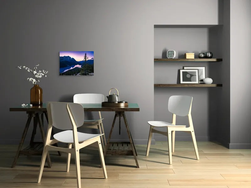Tablou Canvas, "Misterul apusului peste munți și lac", Munte, Lac, Apus, Reflecție, Cer, Pin, Pădure, Contur, Peisaj, Calm, Umbre, Lumină, Albastru, Vârfuri, Tăcere, 54 x 39 cm – poza 6