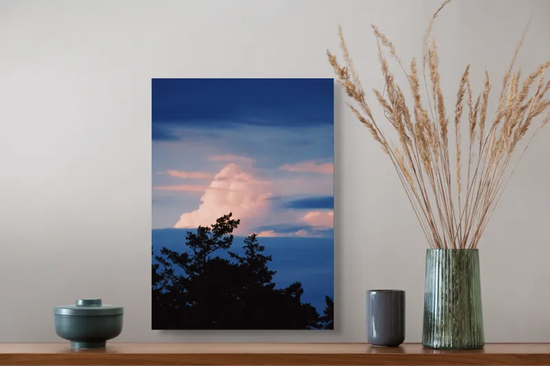 Tablou Canvas, "Pădurea sub cerul în apus", Cer, Nori, Amurg, Culori, Siluetă, Copaci, Natură, Lumină, 39 x 54 cm – poza 3