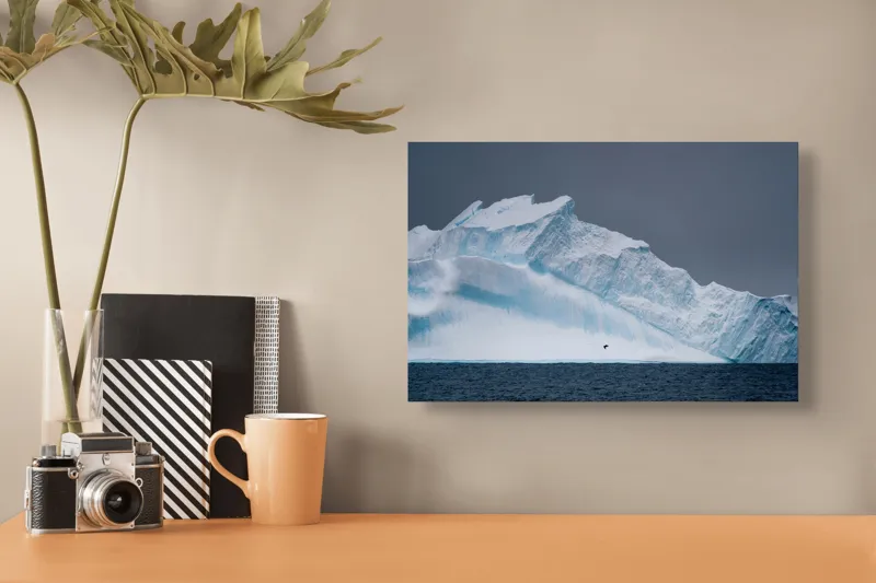 Tablou Canvas, "Ghețar uriaș în derivă polară", Gheață, Ocean, Nor, Frig, Albastru, Calm, Natură, Solitudine, 39 x 26 cm – poza 3