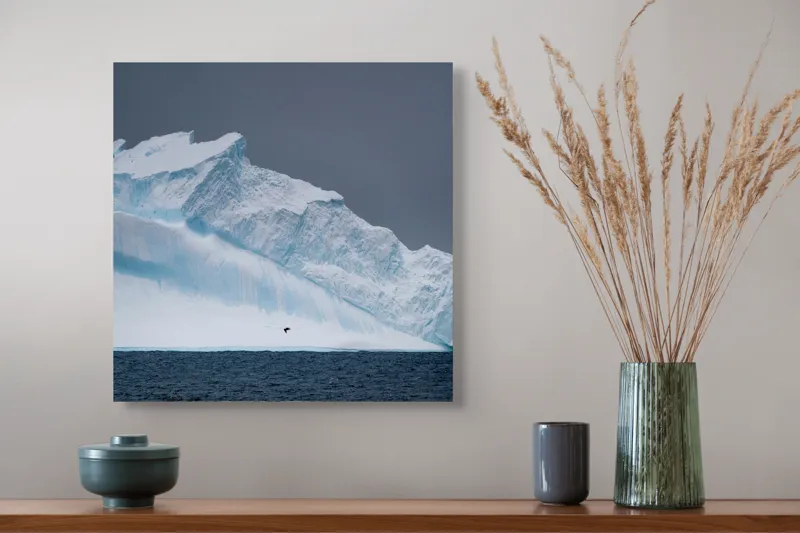 Tablou Canvas, "Ghețar uriaș în derivă polară", Gheață, Ocean, Nor, Frig, Albastru, Calm, Natură, Solitudine, 50 x 50 cm – poza 4
