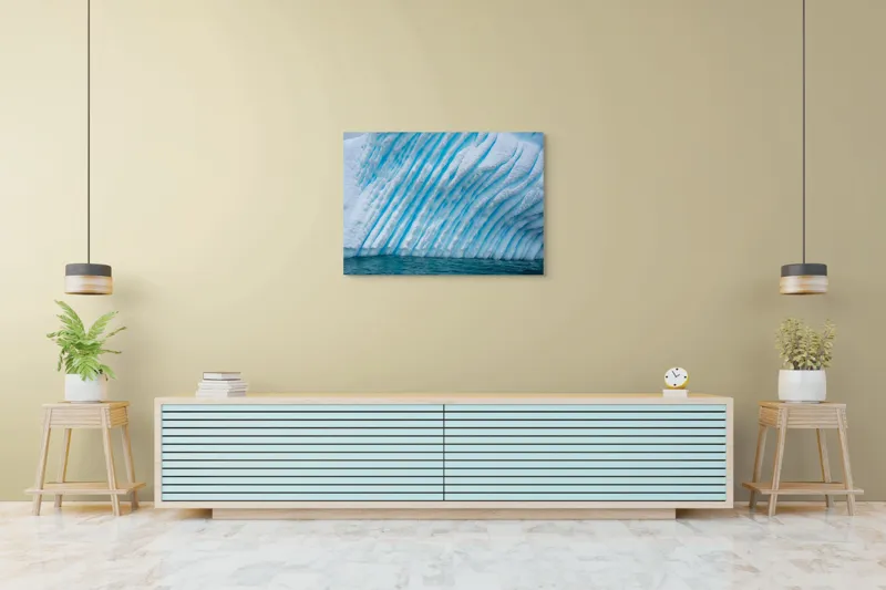 Tablou Canvas, "Gheață sculptată de valuri albastre", Gheață, Albastru, Textură, Unduire, Ocean, Rece, Natură, Impresionant, Calm, Polar, 100 x 70 cm – poza 4