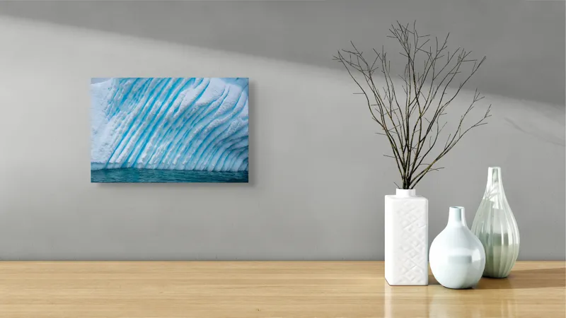 Tablou Canvas, "Gheață sculptată de valuri albastre", Gheață, Albastru, Textură, Unduire, Ocean, Rece, Natură, Impresionant, Calm, Polar, 39 x 26 cm – poza 8
