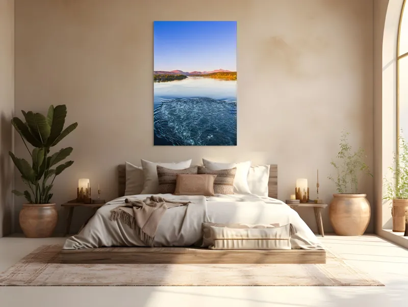 Tablou Canvas, "Răsărit pe lacul liniștit albastru", Cer, Munți, Râu, Reflexie, Apus, Peisaj, Natură, Valuri, Orizont, Calm., 100 x 150 cm – poza 3