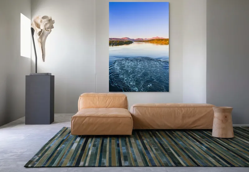 Tablou Canvas, "Răsărit pe lacul liniștit albastru", Cer, Munți, Râu, Reflexie, Apus, Peisaj, Natură, Valuri, Orizont, Calm., 100 x 150 cm – poza 7
