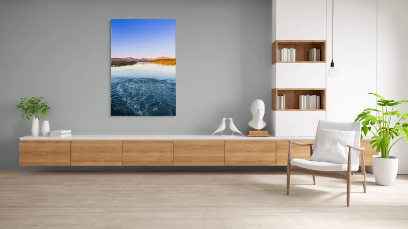 Tablou Canvas, "Răsărit pe lacul liniștit albastru", Cer, Munți, Râu, Reflexie, Apus, Peisaj, Natură, Valuri, Orizont, Calm., 100 x 150 cm – poza 8