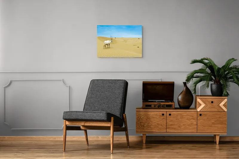 Tablou Canvas, "Oryx singur în deșertul nesfârșit", Antilopă, Deșert, Dune, Cer, Solitudine, Calm, Natură, Zare, Puritate, Armonie, 70 x 50 cm – poza 4