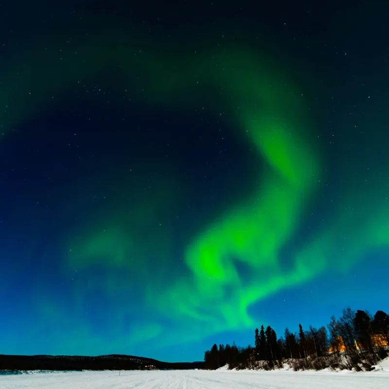Tablou Canvas, "Aurora boreală dansând pe cerul nordic", Aurore, Lumină, Cer, Noapte, Minune, Verde, Șerpuire, Stele, Frig, Încântare, 100 x 100 cm – poza 2
