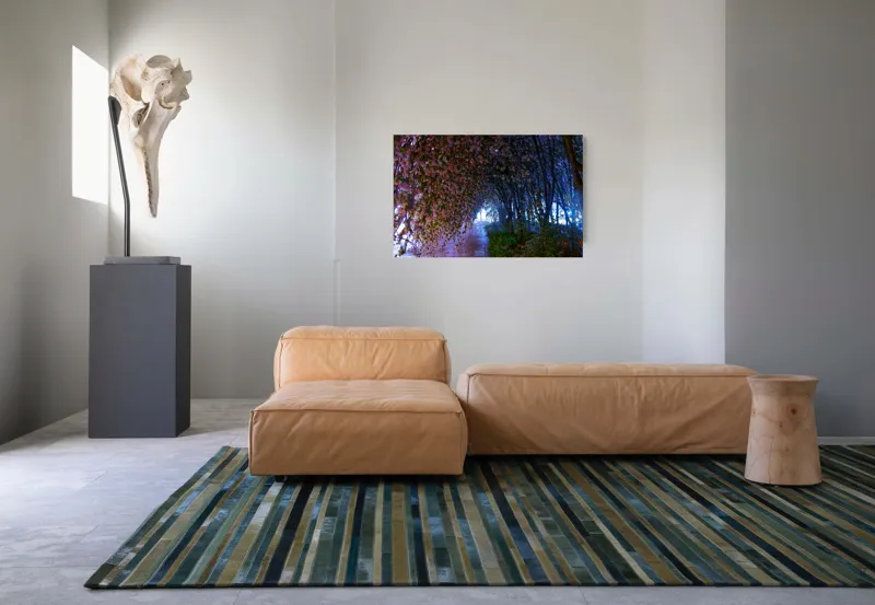 Tablou Canvas, "Aleea înflorită sub lumina lunii", Flori, Tunel, Lumină, Drum, Noapte, Natură, Mister, Arbore, Petale, Umbre, 90 x 50 cm – poza 8
