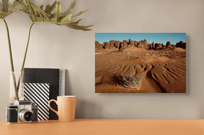 Tablou Canvas, "Dunele solitare ale deșertului tăcut", Parcurs, Pustiu, Piatra, Peisaj, Ruginiu, Formatiuni, Cer, Senin, Arid, Vegetatie, Izolata, 39 x 26 cm – poza 3