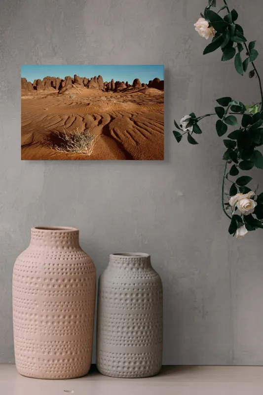 Tablou Canvas, "Dunele solitare ale deșertului tăcut", Parcurs, Pustiu, Piatra, Peisaj, Ruginiu, Formatiuni, Cer, Senin, Arid, Vegetatie, Izolata, 39 x 26 cm – poza 4