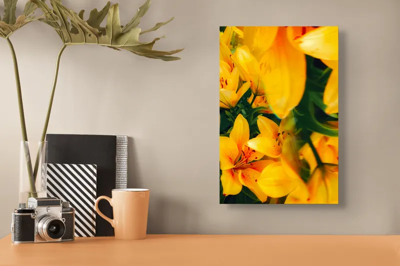 Tablou Canvas, "Galbenul sublim al crinilor înfloriți", Flori, Galbene, Petale, Luminoase, Vibrante, Natură, Delicatese, Energie, Soare, Splendoare, 26 x 39 cm – poza 3