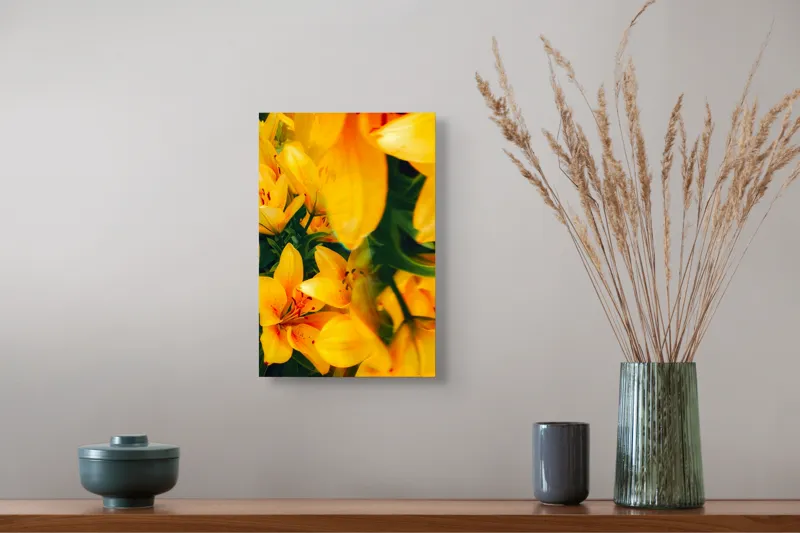 Tablou Canvas, "Galbenul sublim al crinilor înfloriți", Flori, Galbene, Petale, Luminoase, Vibrante, Natură, Delicatese, Energie, Soare, Splendoare, 26 x 39 cm – poza 5