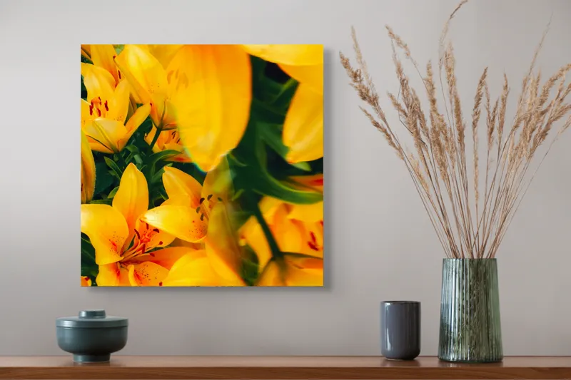 Tablou Canvas, "Galbenul sublim al crinilor înfloriți", Flori, Galbene, Petale, Luminoase, Vibrante, Natură, Delicatese, Energie, Soare, Splendoare, 50 x 50 cm – poza 4