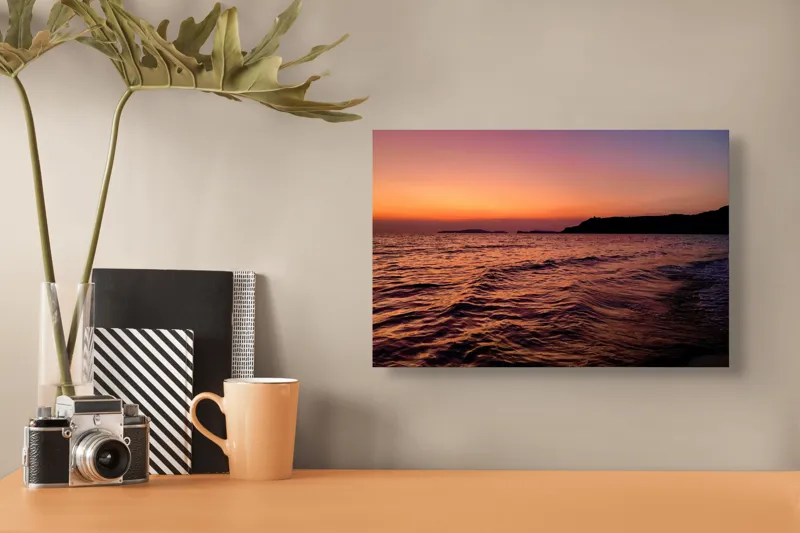 Tablou Canvas, "Apus de soare pe malul mării", Apus, Ocean, Cer, Orizont, Insulă, Lumină, Valuri, 39 x 26 cm – poza 3