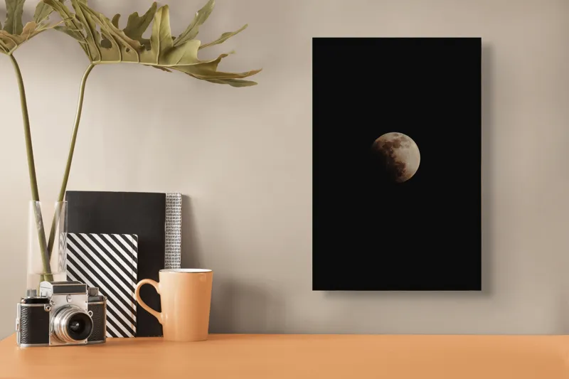 Tablou Canvas, "Umbra lunii pe cerul nopții", Lună, Umbre, Întuneric, Cer, Mister, Noapte, Astronomie, 26 x 39 cm – poza 3