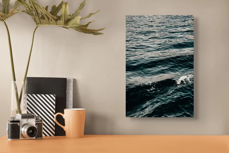 Tablou Canvas, "Valuri în lumina amurgului marin", Ape, Valuri, Reflexii, Texturi, Mișcare, Ocean, Profunzime, Calm., 26 x 39 cm – poza 3