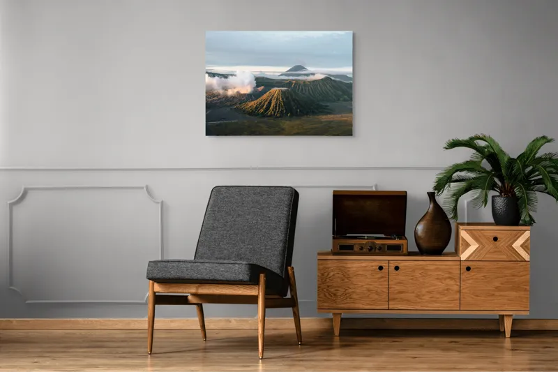 Tablou Canvas, "Volcanii în zori de ziua.", Munte, Nor, Lumină, Cer, Peisaj, Vulcan, Verde, Natură, Ceață, Apus, 100 x 70 cm – poza 8