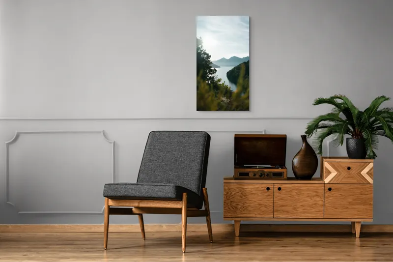 Tablou Canvas, "Lac luminos în mijlocul munților", Munte, Lac, Cer, Verdeață, Reflecție, Soare, Peisaj, Tranquilitate, Natură, Priveliște, 50 x 90 cm – poza 8