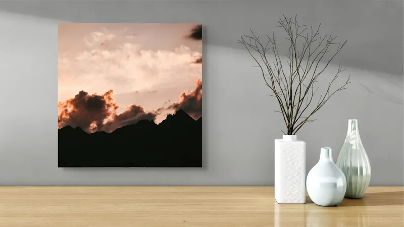 Tablou Canvas, "Nori aprinși peste vârfuri de munte", Nor, Cer, Siluetă, Amurg, Crepuscul, Vârf, Lumină, Dramatic, Peisaj, Frumusețe, 50 x 50 cm – poza 3