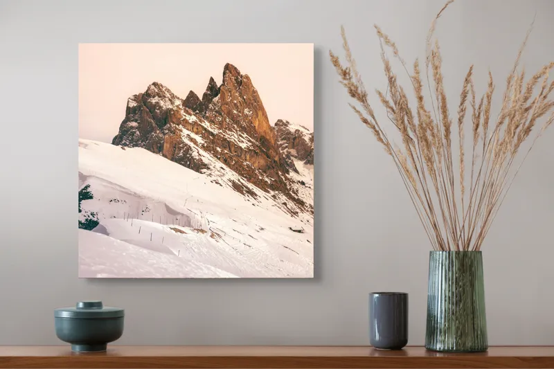 Tablou Canvas, "Munți înzăpeziți sub apus rozaliu", Pictură, Frumusețe, Măreție, Munți, Ninsoare, Majestuos, Peisaj, Tranquilitate, Splendoare, Natură, 50 x 50 cm – poza 4