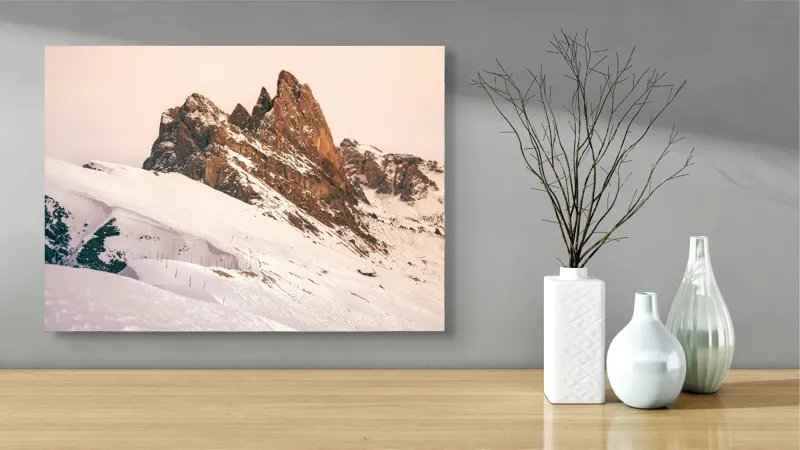 Tablou Canvas, "Munți înzăpeziți sub apus rozaliu", Pictură, Frumusețe, Măreție, Munți, Ninsoare, Majestuos, Peisaj, Tranquilitate, Splendoare, Natură, 70 x 50 cm – poza 3